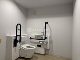パークアクシス五反田スカイタワー トイレ手摺付きの介護対応トイレ室内