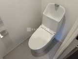 パークアクシス五反田スカイタワー 白を基調とした清潔感のあるトイレ空間