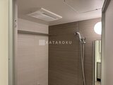パークアクシス五反田スカイタワー 落ち着いた色合いのタイルで統一されたシャワー室