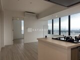パークアクシス五反田スカイタワー 対面キッチンからの眺望と開放的なリビングダイニング空間