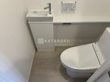 パークアクシス五反田スカイタワー 手洗い付きタンクレストイレとコンパクト手洗いカウンター