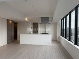 パークアクシス五反田スカイタワー 大きな窓から光が入る開放的なキッチン付きリビング
