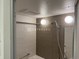 パークアクシス五反田スカイタワー 木目調パネルと間接照明で落ち着いた雰囲気のバスルーム