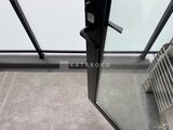 パークアクシス五反田スカイタワー 開放的なバルコニーで天井高いガラス張りの空間