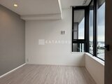 パークアクシス五反田スカイタワー 窓からの眺望が開ける明るいベッドルーム