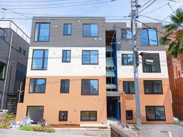 サクラスプリング月島リバーサイド 3色の外壁が印象的なモダンデザインの建物外観