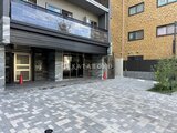 ザ・レジデンス・オブ・トーキョーN15 石張りの落ち着いた外観と整理された共用エントランス空間
