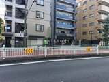 ザ・レジデンス・オブ・トーキョーN15 前面道路から見た建物のエントランス周辺