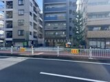 ザ・レジデンス・オブ・トーキョーN15 前面道路から見た建物と周辺の街並みの様子