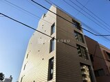 ザ・トリアス錦糸町 縦スリット窓が特徴的なモダンな建物外観