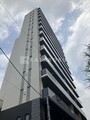 パークホームズ入谷 青空を背景に撮った建物の縦長の外観