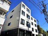 エルファーロ目黒3 白を基調とした清潔感のあるモダン外観の建物