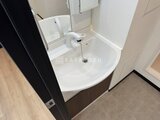 エルファーロ目黒3 白を基調とした清潔感のある洗面化粧台