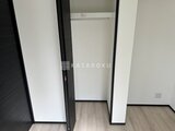 エルファーロ目黒3 ゆとりのある玄関から続くシューズボックス付きの空間