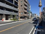 ラグゼナ船堀 前面道路から見た建物と周辺街並みの様子