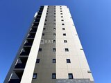 ラグゼナ船堀 青空を背景に見上げた建物外観で