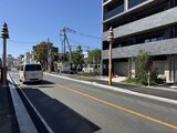 ラグゼナ船堀 前面道路から見たモダンな建物外観と周辺街並み