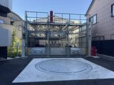 ラグゼナ船堀 機械式駐車場の昇降機と停止位置を示すマーク付きの駐車スペース