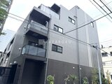 スタイリオ東品川 モダンなタイル張りの外観に複数バルコニーを備えた建物