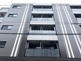 スタイリオ東品川 モダンな外観の共有バルコニー付き集合住宅の正面