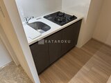 スタイリオ東品川 コンパクトなガスコンロとシンク付きのキッチン