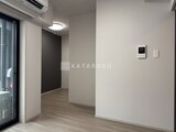 スタイリオ東品川 白を基調とした落ち着きのあるエントランスホール