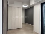 スタイリオ東品川 明るい照明と落ち着いた色合いの洋室、クローゼット付き