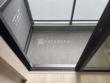 スタイリオ東品川 採光性に優れたバルコニーと室内の様子
