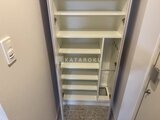 スタイリオ東品川 複数の棚板を備えた収納力たっぷりのクローゼット内部