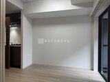 スタイリオ東品川 明るい窓から光が入るリビングダイニング空間
