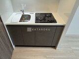 スタイリオ東品川 ガスコンロと水栓付きのコンパクトキッチン