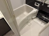 スタイリオ東品川 白を基調とした清潔感のあるバスルーム