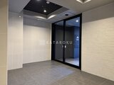 グランカーサ上野松が谷 モダンな照明が備わった落ち着きのあるエレベーターホール