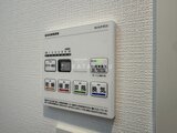グランカーサ上野松が谷 壁面に取り付けられた浴室暖房乾燥機の操作パネル