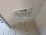グランカーサ上野松が谷 天井に設置されたコンセントと照明スイッチ