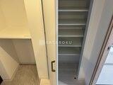 グランカーサ上野松が谷 玄関から階段室を見た開放的な空間