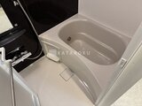 グランカーサ上野松が谷 白を基調とした清潔感のあるバスルーム