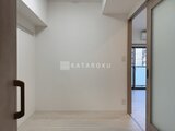 グランカーサ上野松が谷 白を基調とした落ち着きのある洋室空間