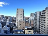 グランカーサ上野松が谷 周辺建物に囲まれた都市景観から見た建物全体