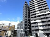 エレミ本蓮沼 明るい日中に撮影した複数の建物が立ち並ぶ街並みの様子