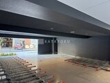 エレミ本蓮沼 開放的な地下駐車場の入口から見た車路の様子