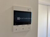 エレミ本蓮沼 壁に埋め込まれたモニター付きインターホン
