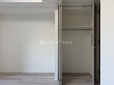 エレミ本蓮沼 開放的なクローゼットと洋室スペースが見える間取り