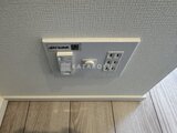 エレミ本蓮沼 天井埋込型の照明スイッチとコンセント