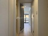 エレミ本蓮沼 明るい採光が入る廊下から居室へ繋がる動線