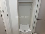 エレミ本蓮沼 洗濯機置き場として機能する、シンプルな洗面スペース