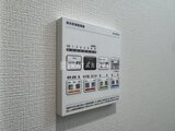 エレミ本蓮沼 浴室乾燥暖房機の操作パネルが壁に設置された様子