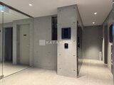 シーフォルム板橋3 モダンなコンクリート打ち放しデザインのエントランスホール