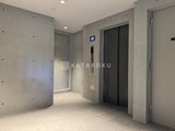 シーフォルム板橋3 複数のエレベーターが備わったモダンなエレベーターホール
