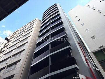 シーフォルム板橋3 周辺建物に囲まれた都市部の建物外観